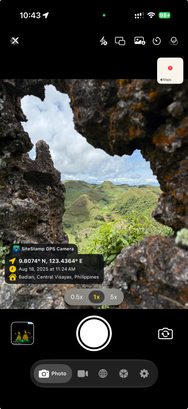 Site Stamp live viewfinder with real-time GPS coordinates, address and map thumbnail
